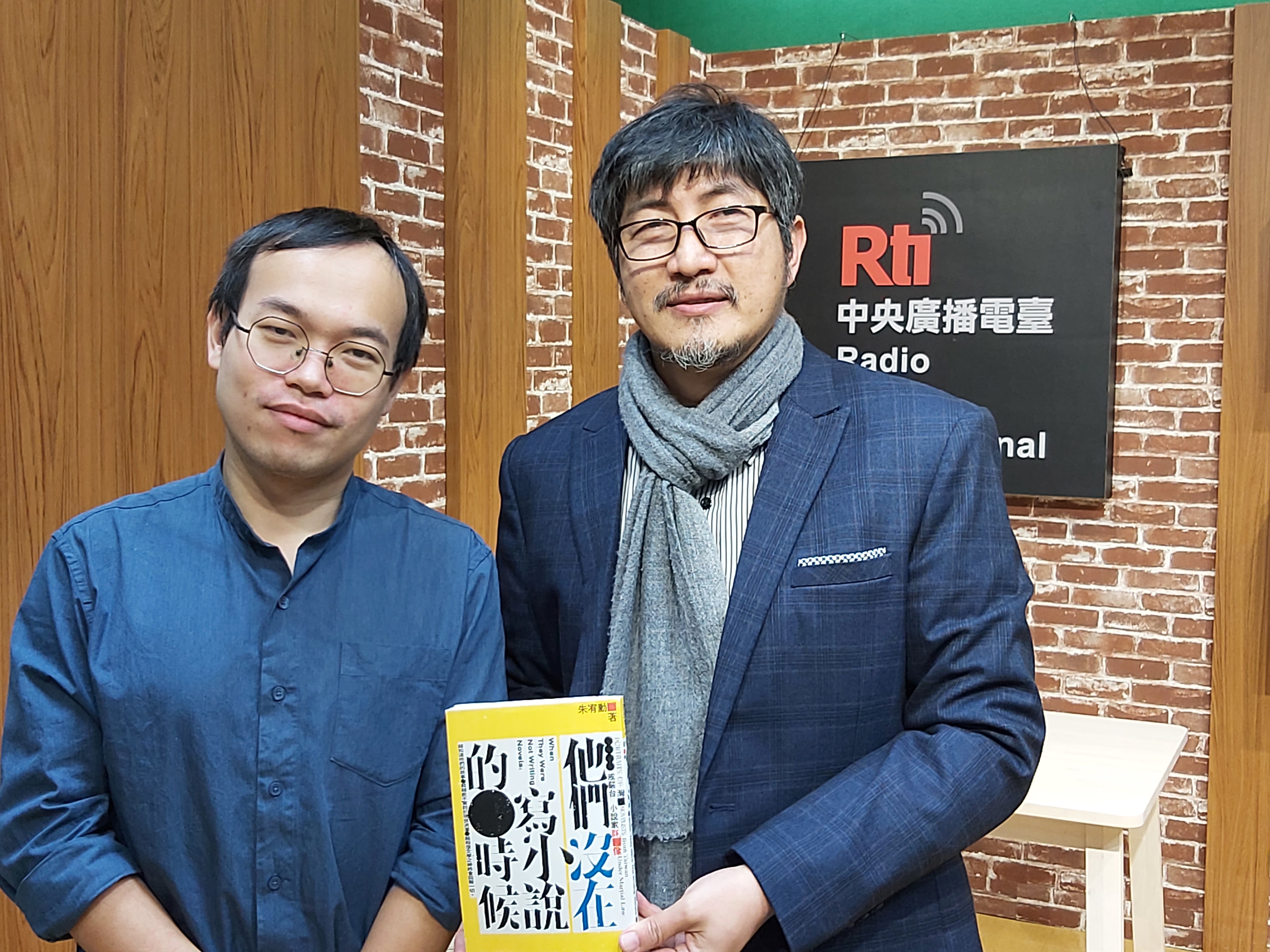 令人讚嘆的小說微歷史／專訪朱宥勳談《他們沒在寫小說的時候：戒嚴台灣小說家群像》