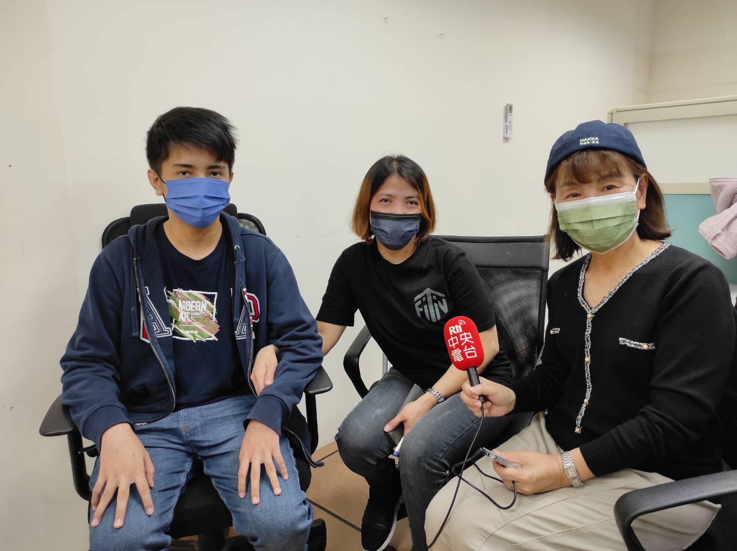 來自菲律賓的佳怡說：孩子在身邊就是幸福　社工師媛媛說：樂於幫新住民找資源協助渡過難關