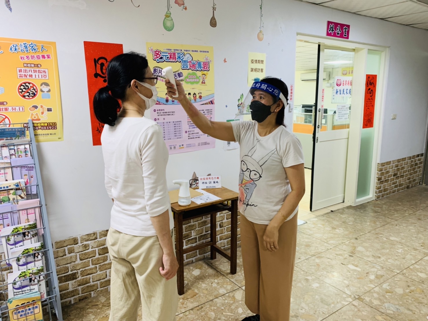 新住民姐妹志工服務，自己快樂學習也熱心幫助別人