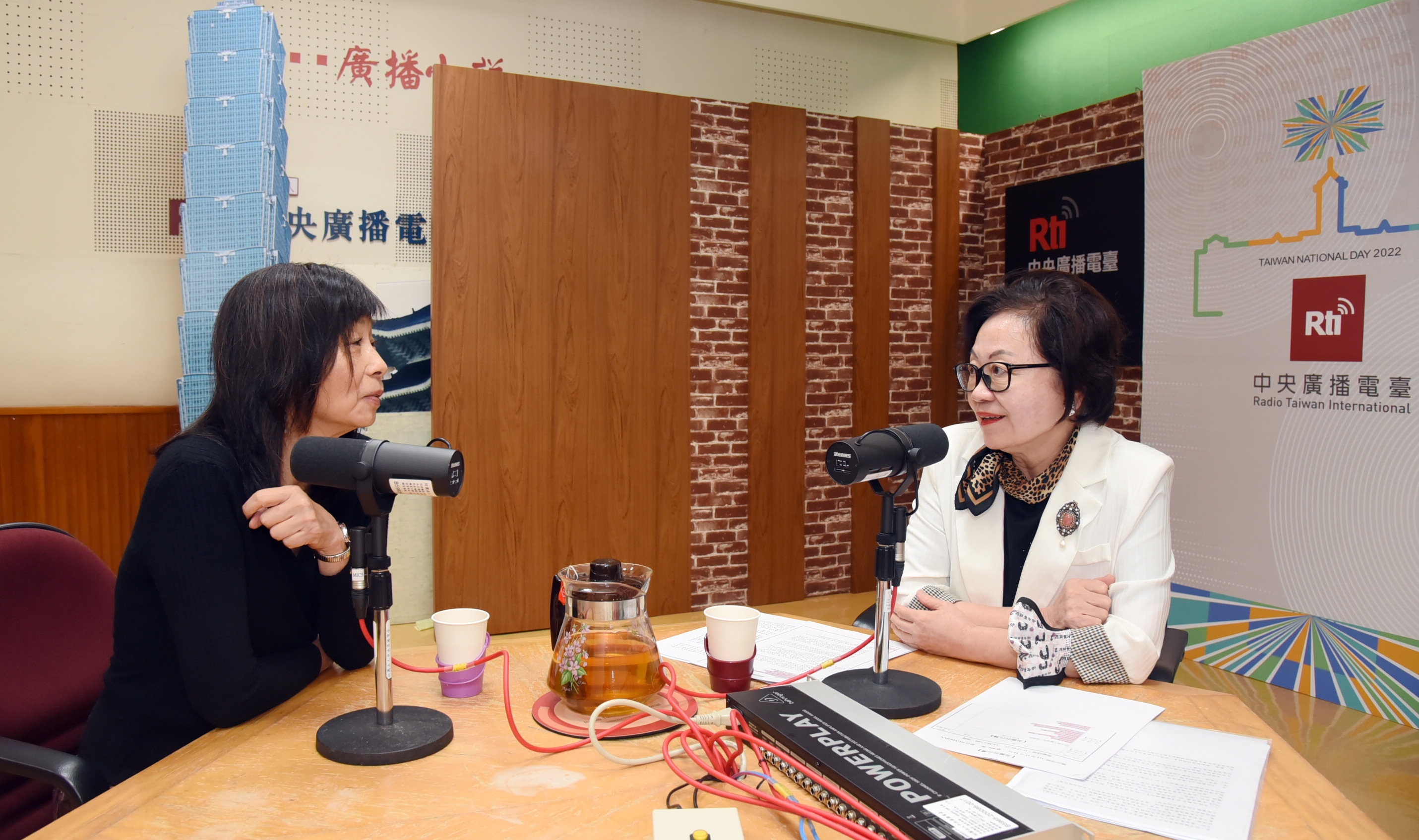 平路 文字是小島重要連結...