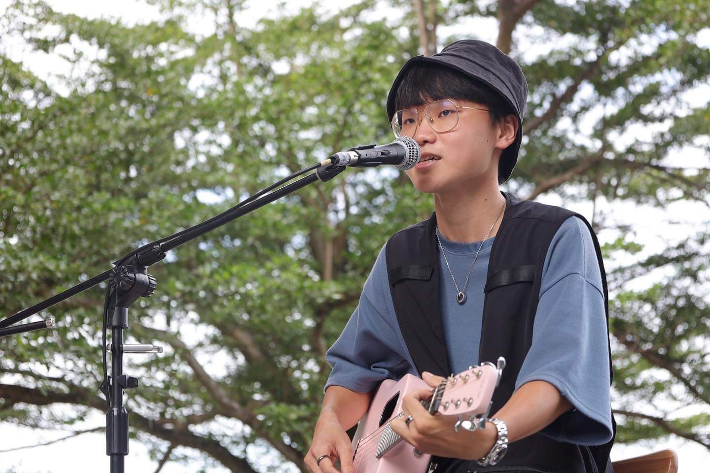 海陸腔苗栗子弟江晟榮，用母語創作音樂，找回客家話更找回與阿婆濃濃的感情
