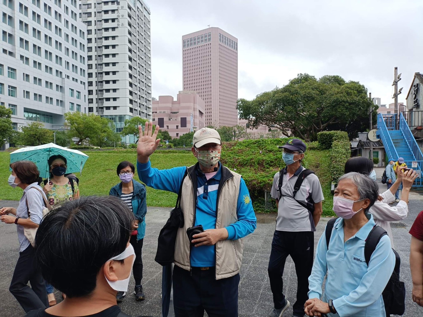 臺北散步者－－大稻埕逍遙遊導覽義工葉倫會老師