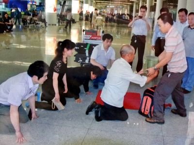 老兵遺願 劉德文背骨灰送他們回家