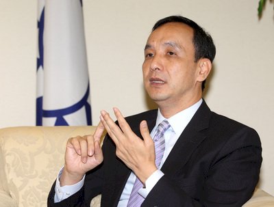朱帶職參選挑戰多 說服選民為要務