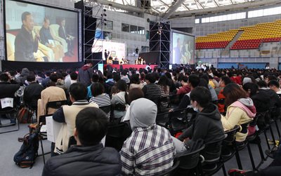 百萬首投族盼跨越藍綠 讓國會多元
