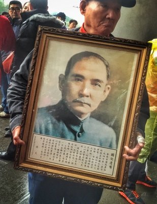 別有用心？ 撤國父遺像觸動敏感神經