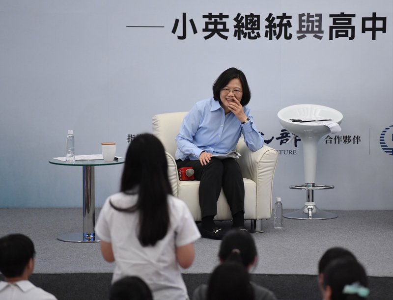 真情流露 小英總統與年輕學子感性互動
