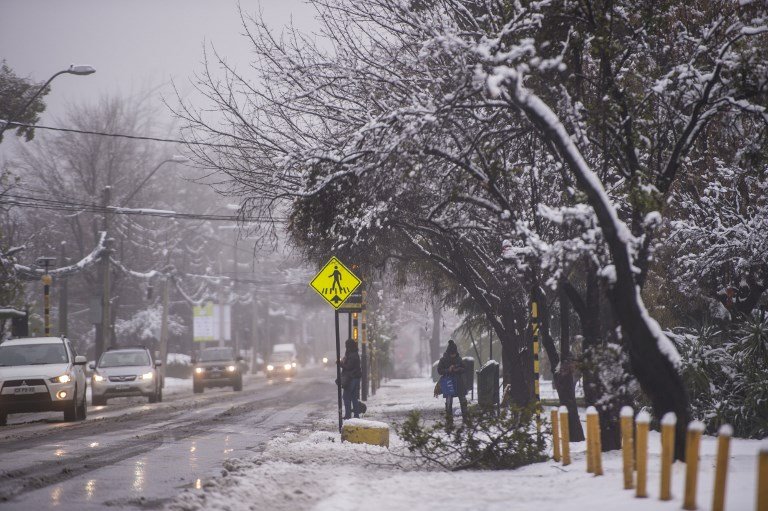 智利首都罕見降大雪 1死2傷