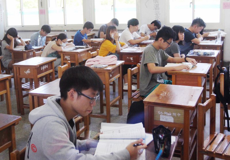大學個人申請錄取率59.92% 創新高