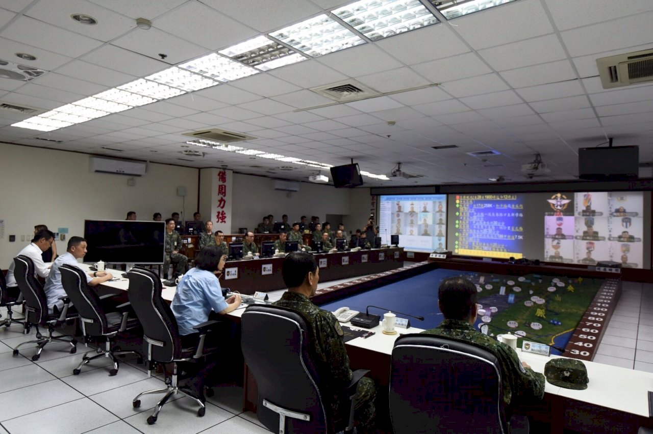 視察八軍團 總統:動員所有資源災後復原