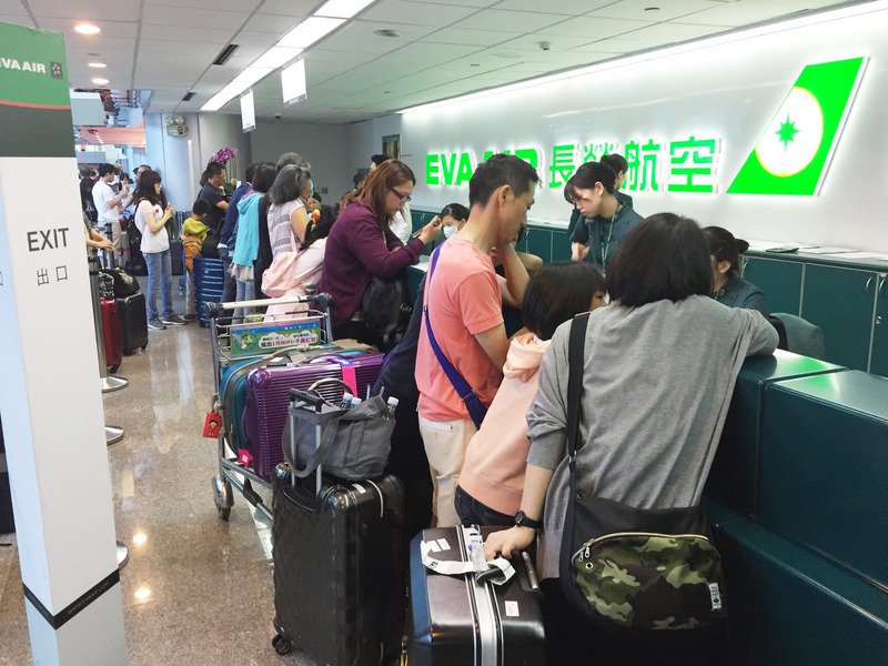 長榮航:天候符起降標準 組員堅持請假