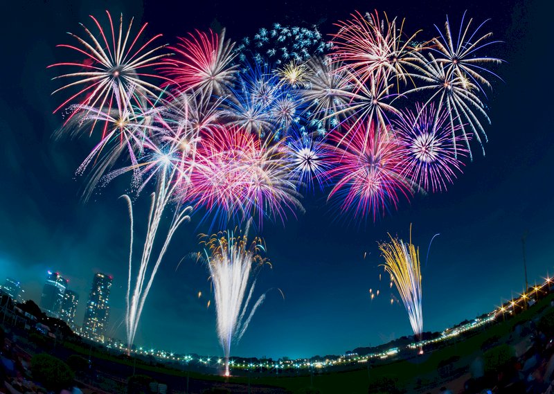 夏日煙火各國開花 台日港澳夜空璀璨