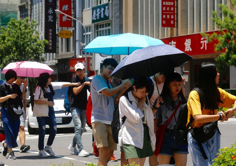 晴朗炎熱局部雨 下週將有颱風形成機會