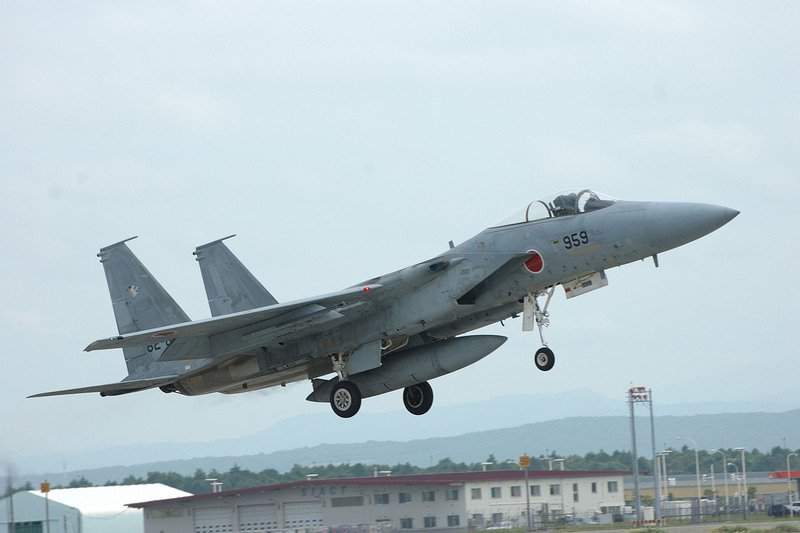 中國軍機頻飛越宮古海峽 沖繩戰略地位增