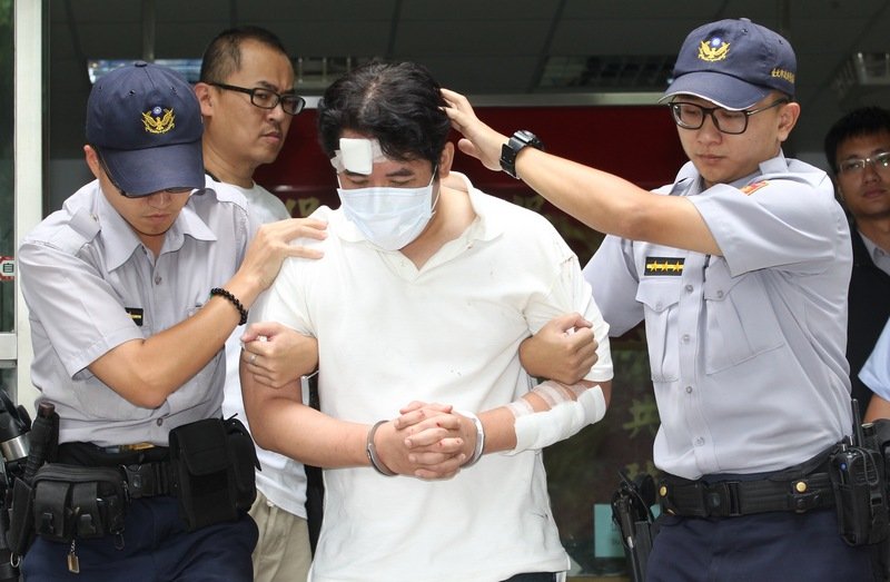 男子持刀砍總統府憲兵 依殺人未遂移送