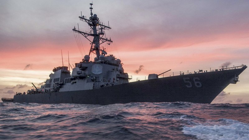 美國海軍驅逐艦與商船在新加坡海域相撞