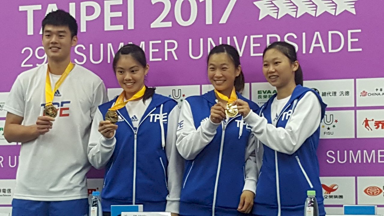 一夜豪取4金 羽球選手樂歪