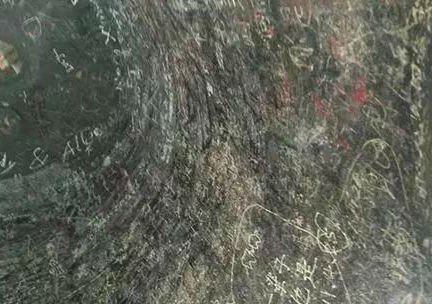 北大古蹟破壞多 到處刻字求考上