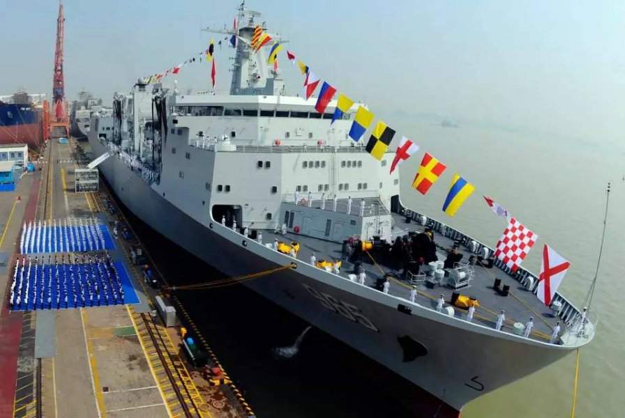 中國首艘4萬噸補給艦服役 補強航艦編隊