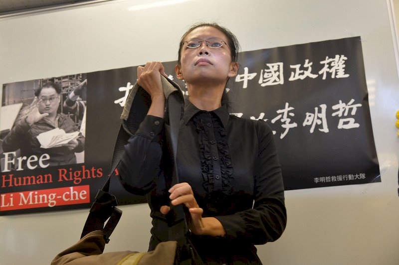 證件趕辦不及  李凈瑜隨行律師更換