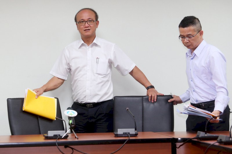 課審會決議 文化基本教材不限四書