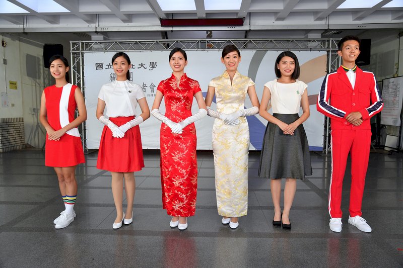國慶將至 台北大學親善團12種語言迎賓