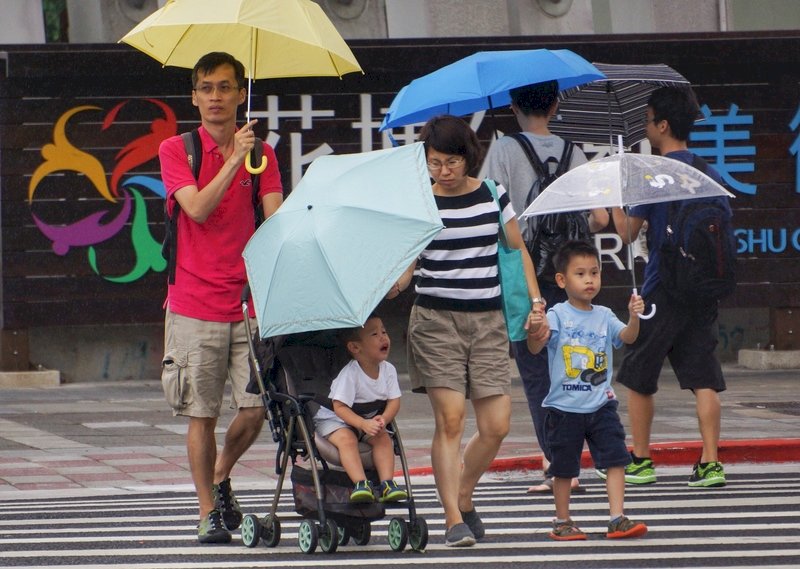 國慶連假 東半部濕答答