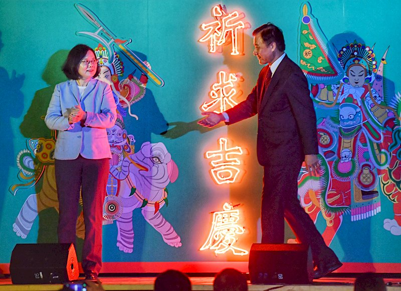 台灣首次總統府光雕秀登場 蔡總統與民共賞