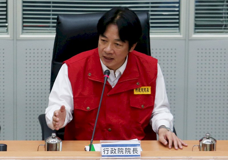 賴揆視察災防中心 盼台7線坍方處如期搶通