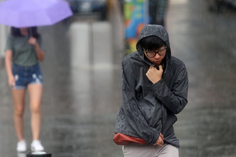 雨勢未歇 屏東山區及花東恐現大豪雨