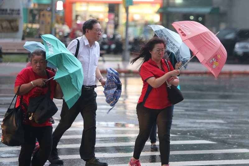 水氣多 9縣市大雨豪雨特報