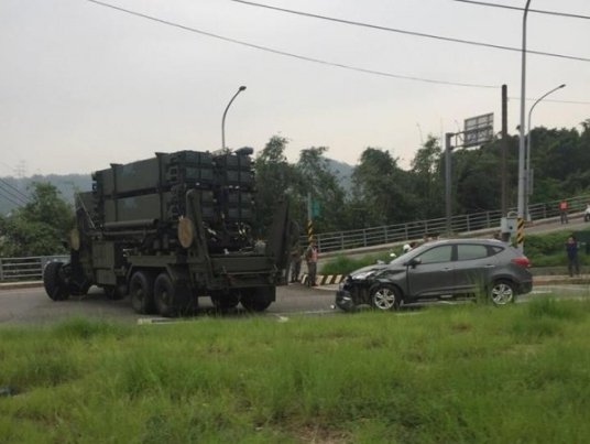 飛彈車營外車禍 空軍：裝備人員無損傷