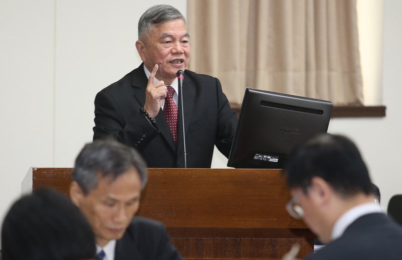 推綠能屋頂 經長：關注結構安全與抗颱能力