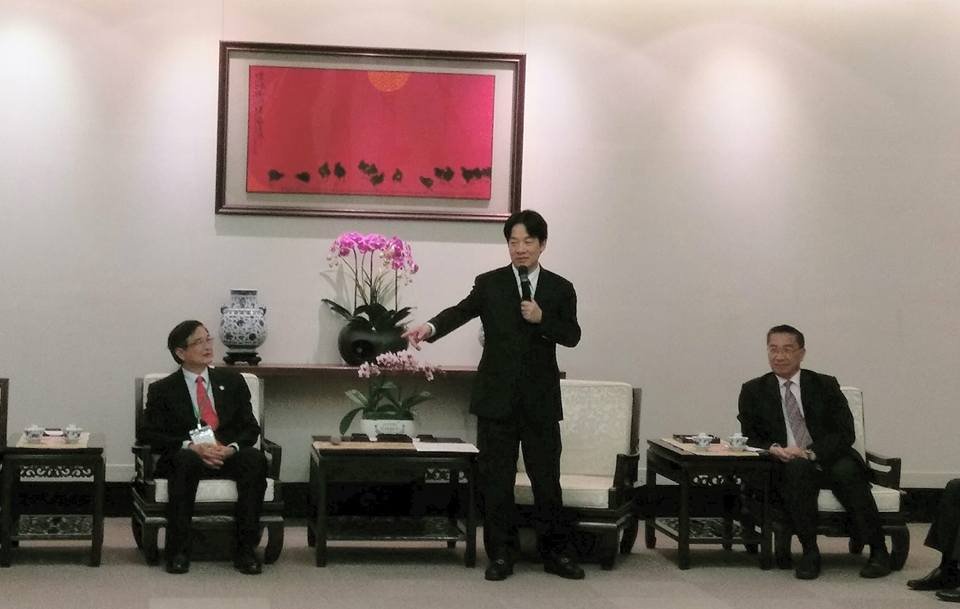 賴揆：民眾感覺仍有距離 但拚經濟已展成效