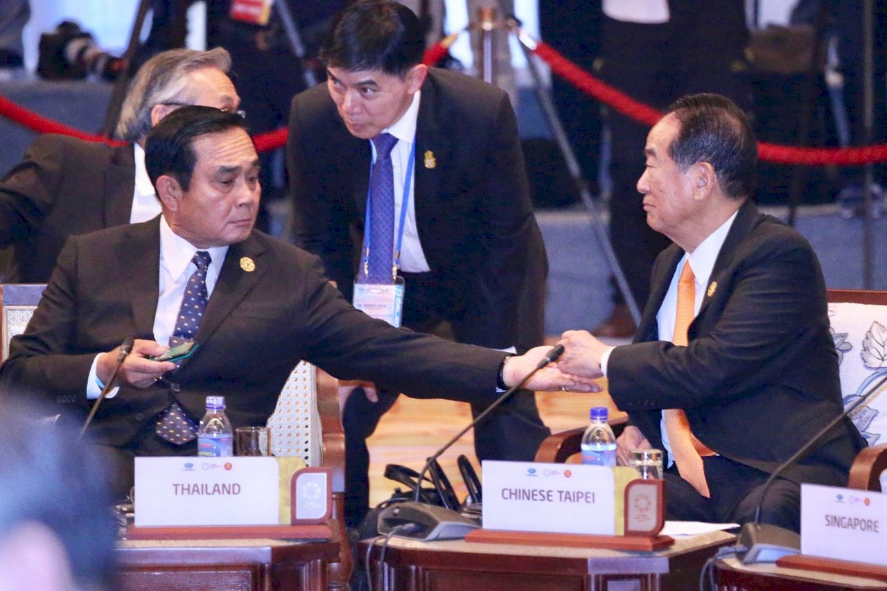 APEC喉糖外交 泰國總理請宋楚瑜吃喉糖