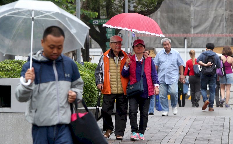 東北風稍增強 北東短暫雨 中南溫差大