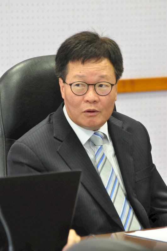 陳金德:捐任內薪資243萬及農舍退稅款