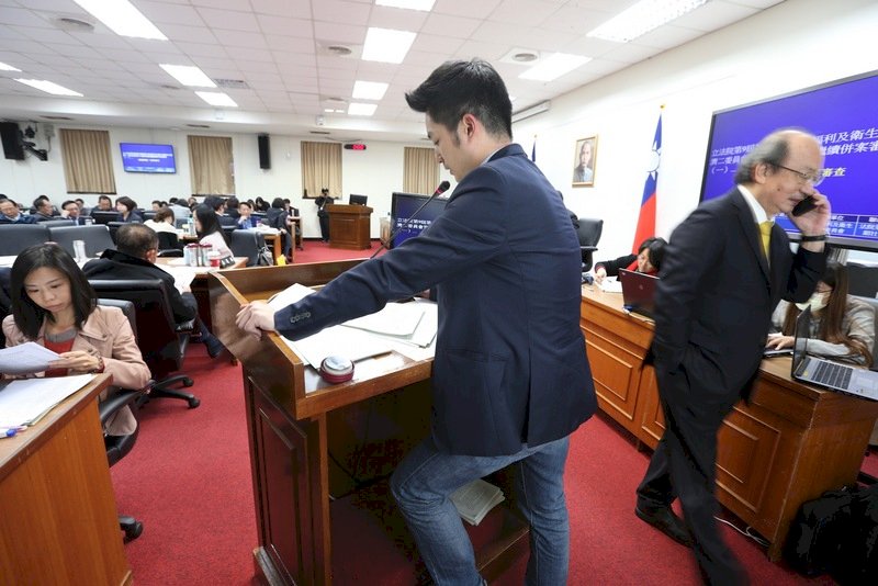 藍營冗長發言 勞基法修法審查傍晚散會