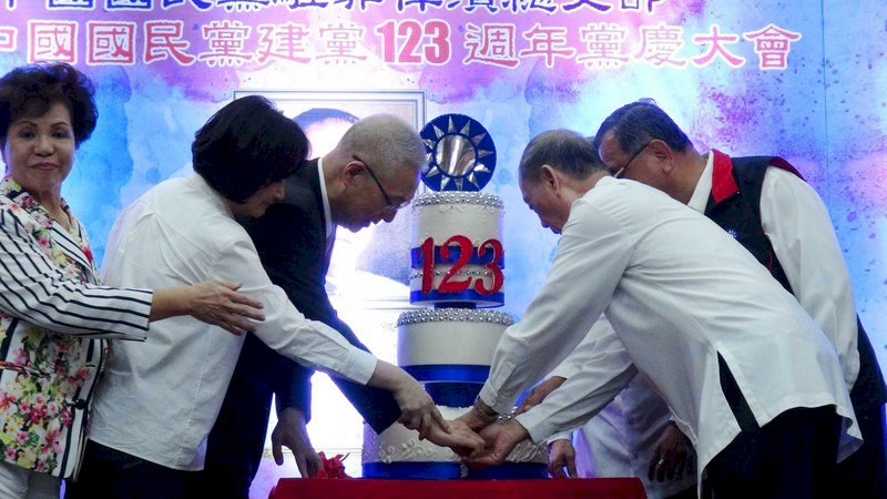 馬尼拉出席黨慶 吳敦義承諾革新培養新人