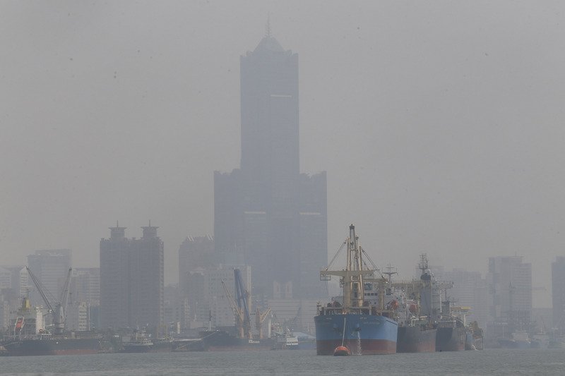 髒空氣籠罩中南部  外出勿忘口罩