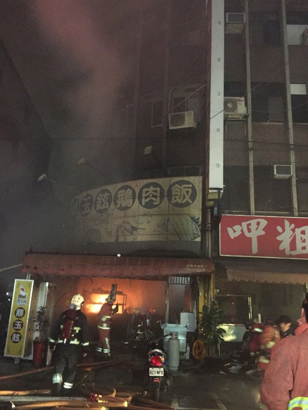 土城民宅疑被丟汽油彈 2傷2命危