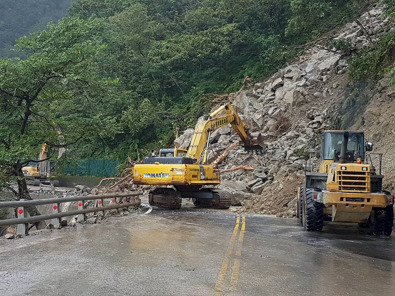 蘇花公路坍方災情擴大 預計下午3時搶通