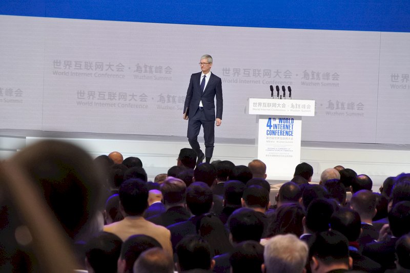 談進入中國市場 庫克：要遵守法律