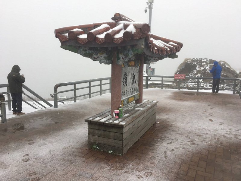 合歡山疑降冰霰 8日有降雪機會