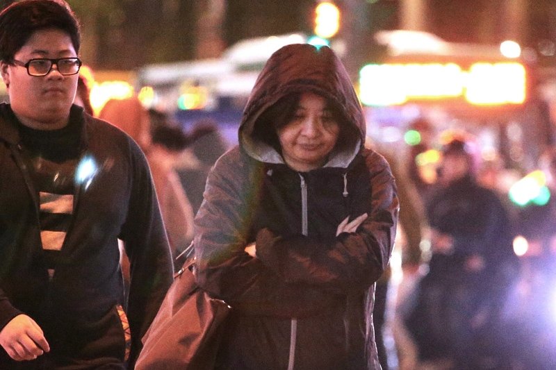 冷氣團南下溫度下滑 北東短暫雨