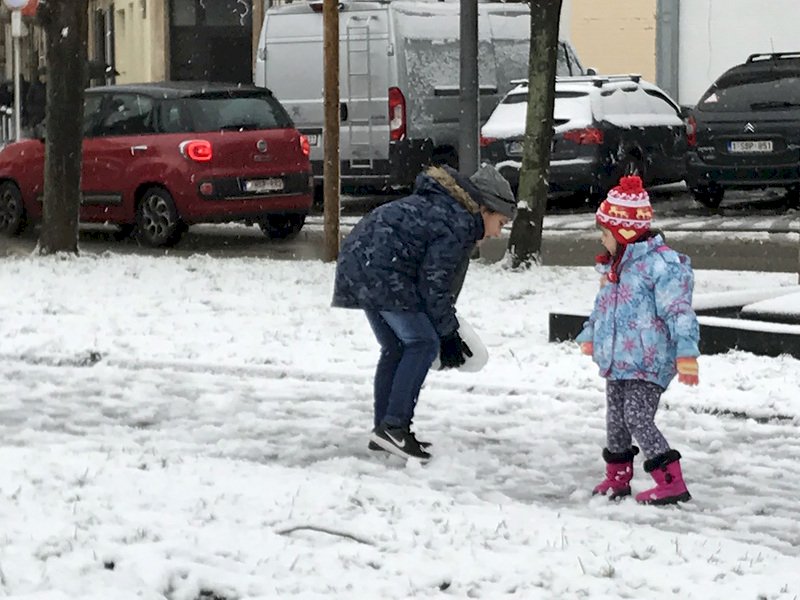 4年來最大降雪 英國數百校停課航班再延