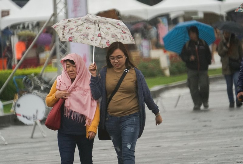 水氣增加中部以北有雨 週末冷氣團報到