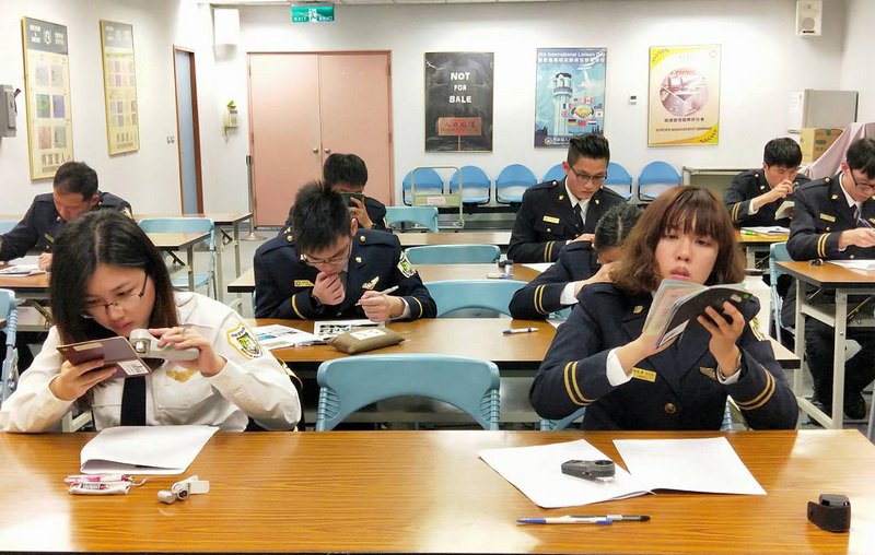 證照辨識達人 全國移民官菁英盡出