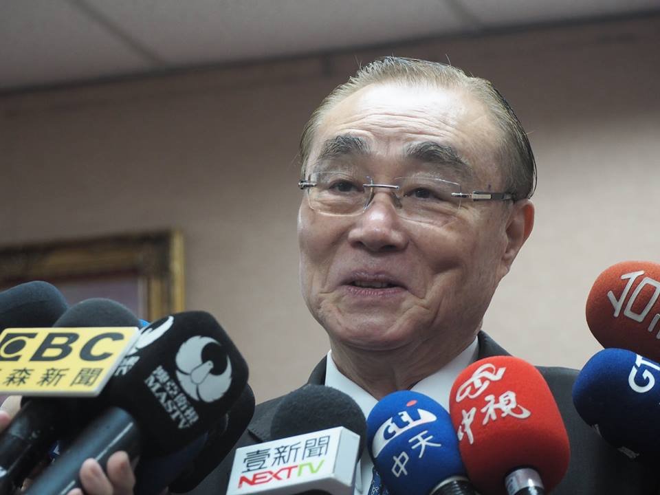 遭八百壯士罵 馮世寬:比立委罵好太多
