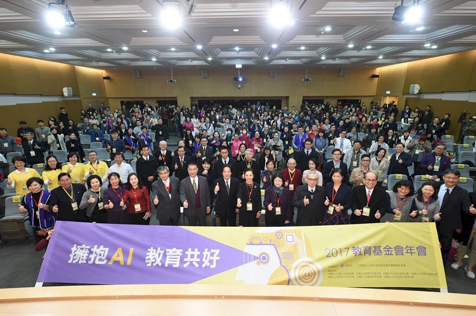 賴清德認同擁抱AI 改變教育學習方式